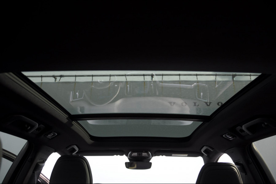 Volvo V60 T8 455PK Automaat Plug-in hybrid AWD Plus Dark Trekhaak / Head up display / / Trekhaak / Panoramadak / Keyless entry / Elektrische achterklep / Stoel - en stuurwielverwarming / BLIS / Adaptieve cruise control / Parkeersensoren met camera