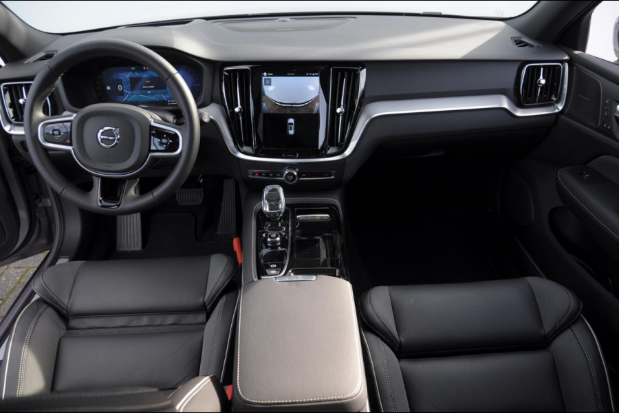 Volvo V60 T8 455PK Automaat Plug-in hybrid AWD Plus Dark Trekhaak / Head up display / / Trekhaak / Panoramadak / Keyless entry / Elektrische achterklep / Stoel - en stuurwielverwarming / BLIS / Adaptieve cruise control / Parkeersensoren met camera