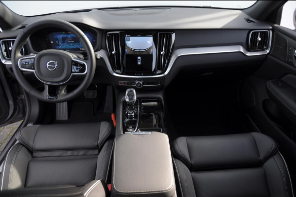 Volvo V60 T8 455PK Automaat Plug-in hybrid AWD Plus Dark Trekhaak / Head up display / / Trekhaak / Panoramadak / Keyless entry / Elektrische achterklep / Stoel - en stuurwielverwarming / BLIS / Adaptieve cruise control / Parkeersensoren met camera