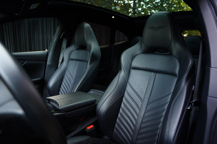 Aston Martin Dbx 4.0 V8 707 / Carbon / Elek. Trekhaak