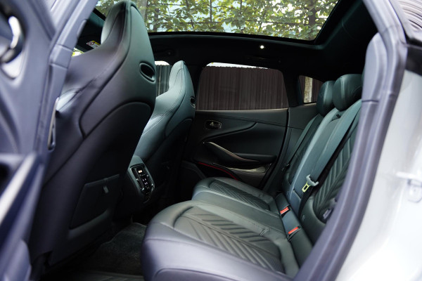 Aston Martin Dbx 4.0 V8 707 / Carbon / Elek. Trekhaak