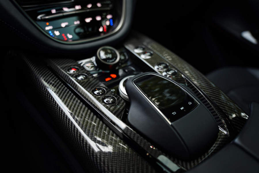 Aston Martin Dbx 4.0 V8 707 / Carbon / Elek. Trekhaak