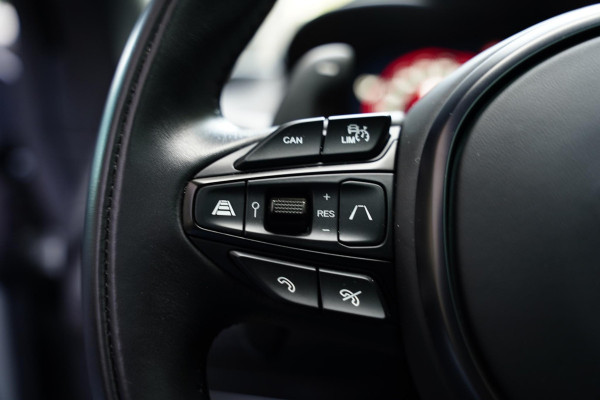 Aston Martin Dbx 4.0 V8 707 / Carbon / Elek. Trekhaak