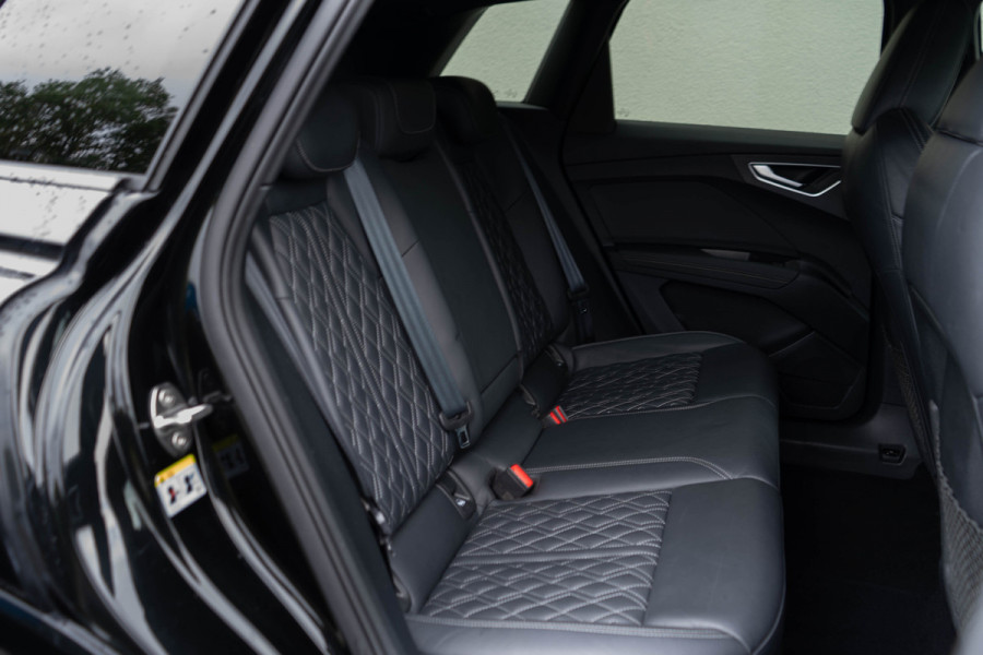 Audi Q4 e-tron 40 / 2x S-line/ Standkachel/ Adaptive Cruise Control/ Head-Up Display/ 150kW (204PK)