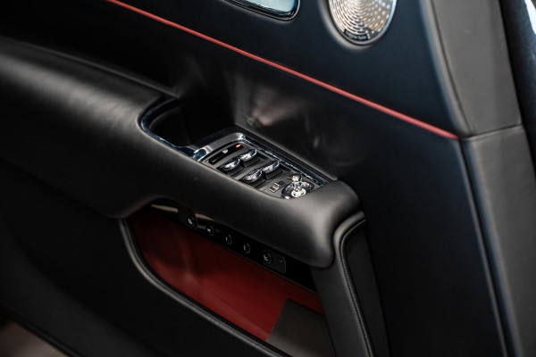 Rolls-Royce Wraith 6.6 V12 *Bespoke Audio / Starlight hemelbekleding / Night-vision / HUD / Surround-View / Keyless*