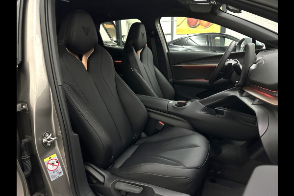 CUPRA Tavascan 286pk Lederen Bekleding | Aero-pack | 77 kWh | Sportstoelen | Winter-Pack | Warmtepomp | Verlengde Fabrieksgarantie | 7x Op Voor Nieuw! | 3-Zone Clima | Verwarmde Voorruit | Keyless-Entry | Sfeerverlichting | Stoelverwarming | Carplay | Stuurverwarming | Getint Glas | 19 inch | Lane-Assist | Camera | Draadloos Laden.