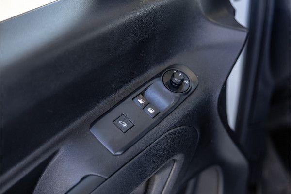 Peugeot Partner 1.5 BlueHDI Long L2H1 | Automaat | CarPlay | Navigatie | F1 Flippers | 3-Zitter | Cruise control | PDC | Dealer onderhouden | Nieuwe APK