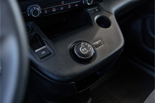 Peugeot Partner 1.5 BlueHDI Long L2H1 | Automaat | CarPlay | Navigatie | F1 Flippers | 3-Zitter | Cruise control | PDC | Dealer onderhouden | Nieuwe APK