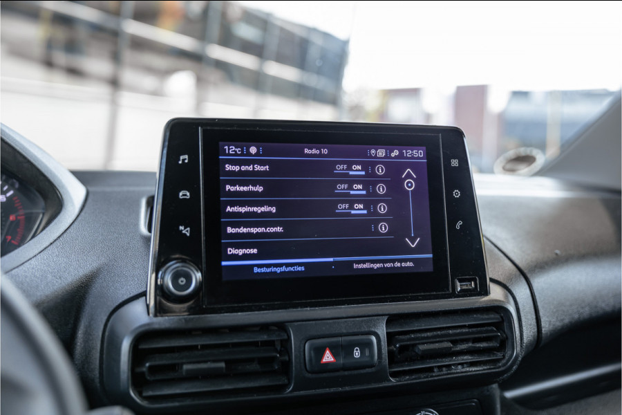 Peugeot Partner 1.5 BlueHDI Long L2H1 | Automaat | CarPlay | Navigatie | F1 Flippers | 3-Zitter | Cruise control | PDC | Dealer onderhouden | Nieuwe APK