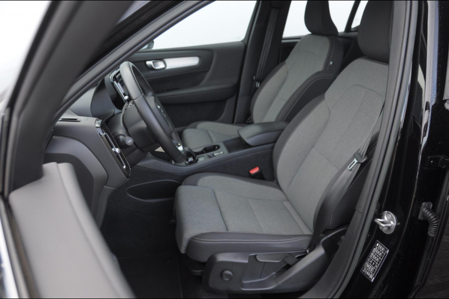 Volvo XC40 T4 211 Automaat Plug-in hybrid Bright / Cruise control / Parkeersensoren met camera / Keyless entry / Elektrische achterklep / Climate Control / Apple carplay /