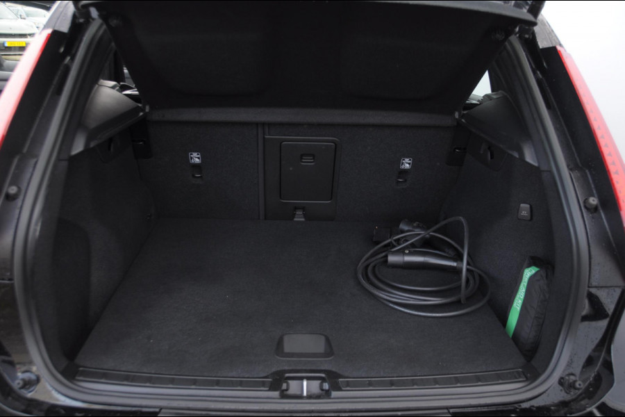 Volvo XC40 T4 211 Automaat Plug-in hybrid Bright / Cruise control / Parkeersensoren met camera / Keyless entry / Elektrische achterklep / Climate Control / Apple carplay /