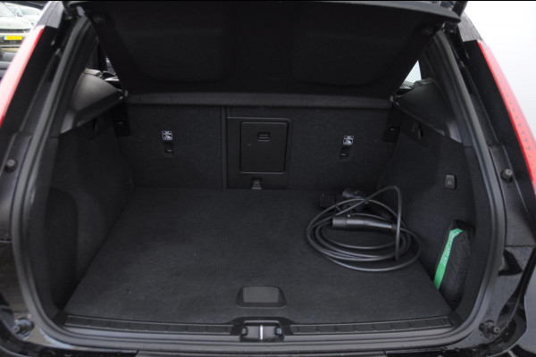Volvo XC40 T4 211 Automaat Plug-in hybrid Bright / Cruise control / Parkeersensoren met camera / Keyless entry / Elektrische achterklep / Climate Control / Apple carplay /