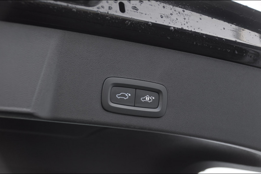Volvo XC40 T4 211 Automaat Plug-in hybrid Bright / Cruise control / Parkeersensoren met camera / Keyless entry / Elektrische achterklep / Climate Control / Apple carplay /
