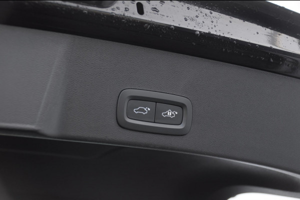 Volvo XC40 T4 211 Automaat Plug-in hybrid Bright / Cruise control / Parkeersensoren met camera / Keyless entry / Elektrische achterklep / Climate Control / Apple carplay /