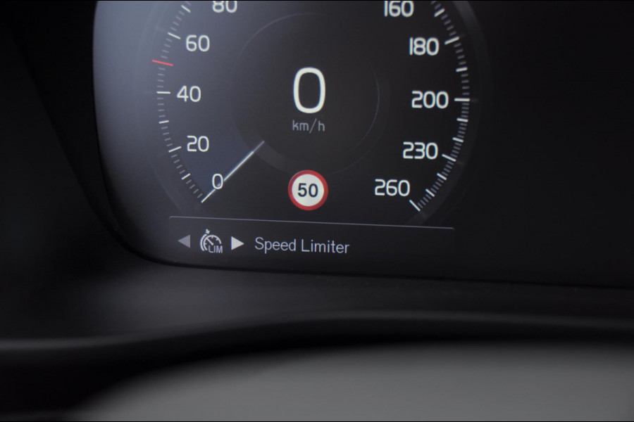 Volvo XC40 T4 211 Automaat Plug-in hybrid Bright / Cruise control / Parkeersensoren met camera / Keyless entry / Elektrische achterklep / Climate Control / Apple carplay /