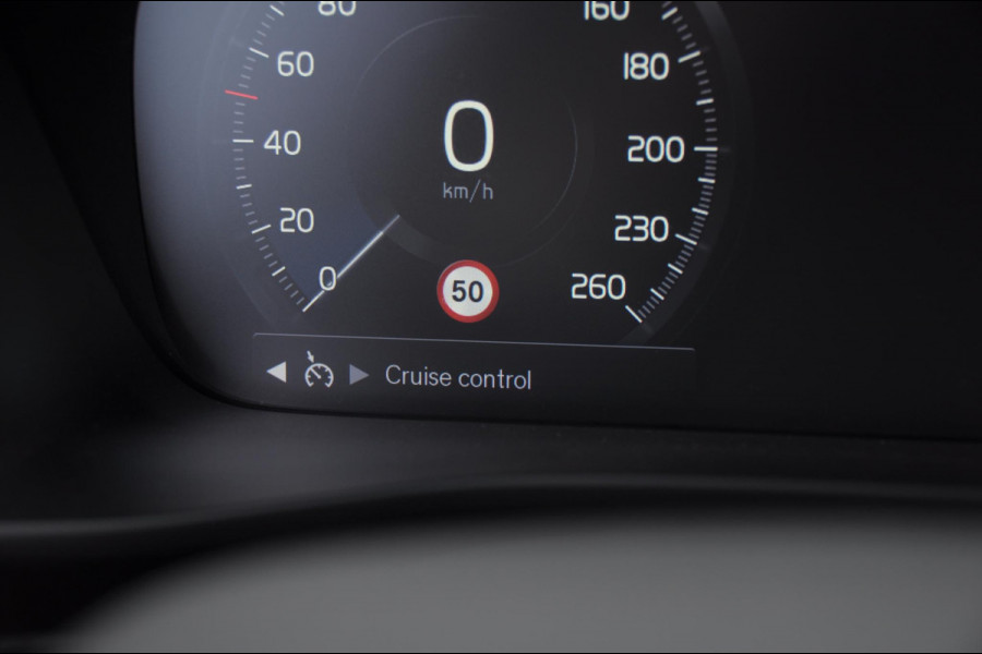 Volvo XC40 T4 211 Automaat Plug-in hybrid Bright / Cruise control / Parkeersensoren met camera / Keyless entry / Elektrische achterklep / Climate Control / Apple carplay /