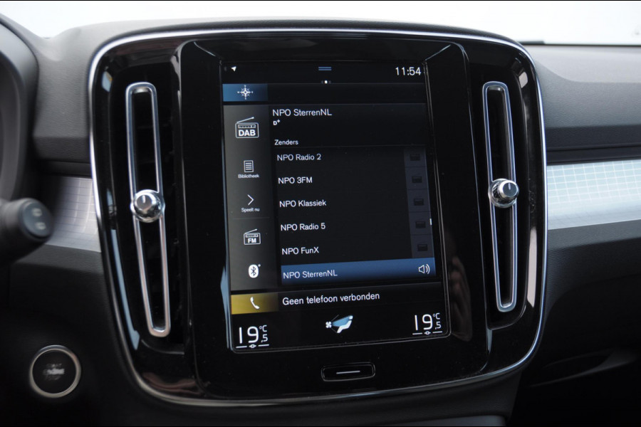 Volvo XC40 T4 211 Automaat Plug-in hybrid Bright / Cruise control / Parkeersensoren met camera / Keyless entry / Elektrische achterklep / Climate Control / Apple carplay /