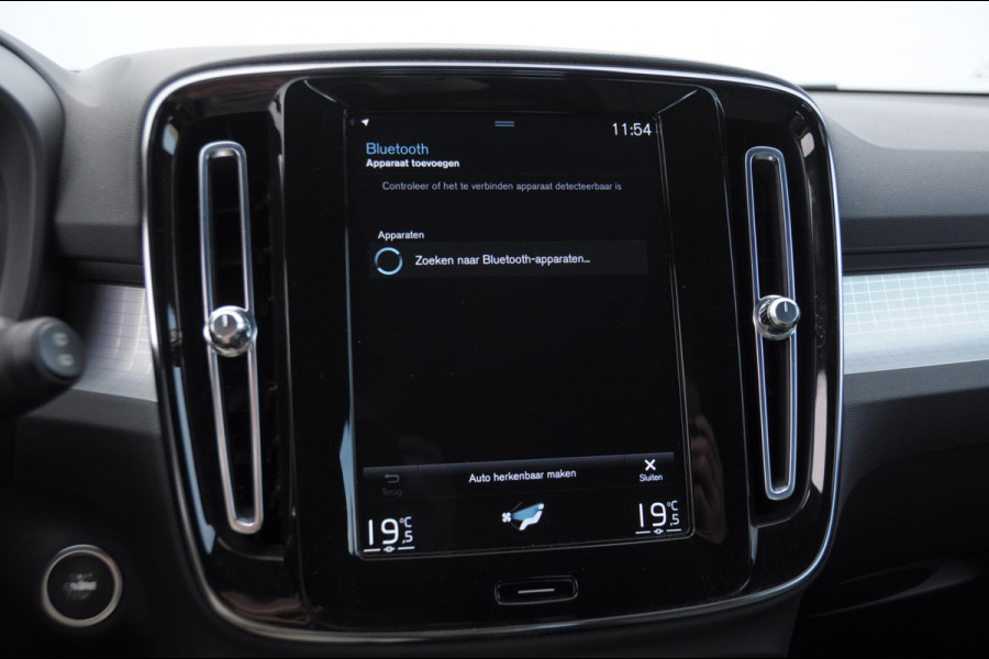 Volvo XC40 T4 211 Automaat Plug-in hybrid Bright / Cruise control / Parkeersensoren met camera / Keyless entry / Elektrische achterklep / Climate Control / Apple carplay /