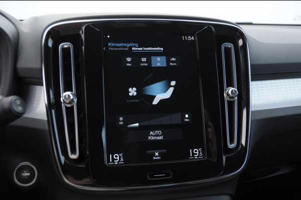 Volvo XC40 T4 211 Automaat Plug-in hybrid Bright / Cruise control / Parkeersensoren met camera / Keyless entry / Elektrische achterklep / Climate Control / Apple carplay /