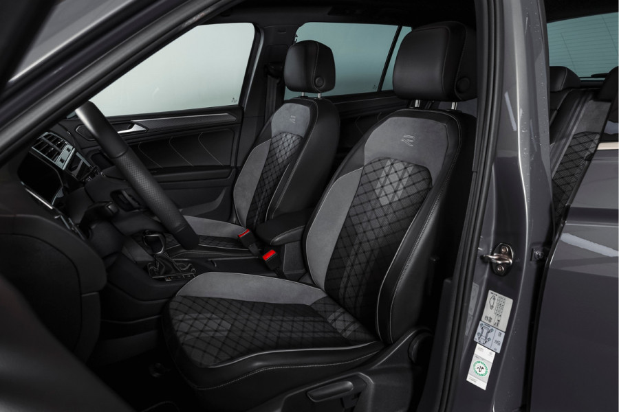 Volkswagen Tiguan 1.4 TSI eHybrid R-Line Business+ | S/K- Panodak | Dig. Cockpit | Adapt. Cockpit | Stoelverw. | PDC | Camera | NAV + App. Connect | ECC | Afn. Trekhaak | Elek. Klep | LM  19" |