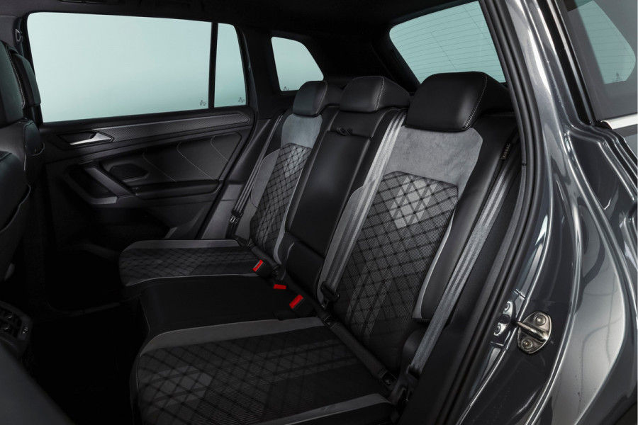 Volkswagen Tiguan 1.4 TSI eHybrid R-Line Business+ | S/K- Panodak | Dig. Cockpit | Adapt. Cockpit | Stoelverw. | PDC | Camera | NAV + App. Connect | ECC | Afn. Trekhaak | Elek. Klep | LM  19" |