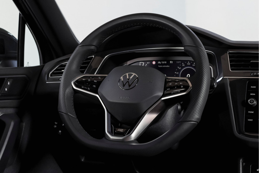 Volkswagen Tiguan 1.4 TSI eHybrid R-Line Business+ | S/K- Panodak | Dig. Cockpit | Adapt. Cockpit | Stoelverw. | PDC | Camera | NAV + App. Connect | ECC | Afn. Trekhaak | Elek. Klep | LM  19" |