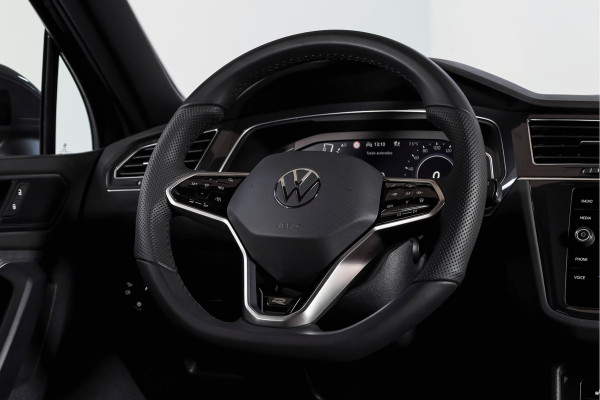 Volkswagen Tiguan 1.4 TSI eHybrid R-Line Business+ | S/K- Panodak | Dig. Cockpit | Adapt. Cockpit | Stoelverw. | PDC | Camera | NAV + App. Connect | ECC | Afn. Trekhaak | Elek. Klep | LM  19" |