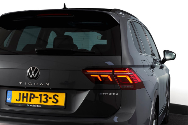 Volkswagen Tiguan 1.4 TSI eHybrid R-Line Business+ | S/K- Panodak | Dig. Cockpit | Adapt. Cockpit | Stoelverw. | PDC | Camera | NAV + App. Connect | ECC | Afn. Trekhaak | Elek. Klep | LM  19" |