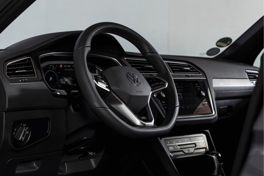 Volkswagen Tiguan 1.4 TSI eHybrid R-Line Business+ | S/K- Panodak | Dig. Cockpit | Adapt. Cockpit | Stoelverw. | PDC | Camera | NAV + App. Connect | ECC | Afn. Trekhaak | Elek. Klep | LM  19" |