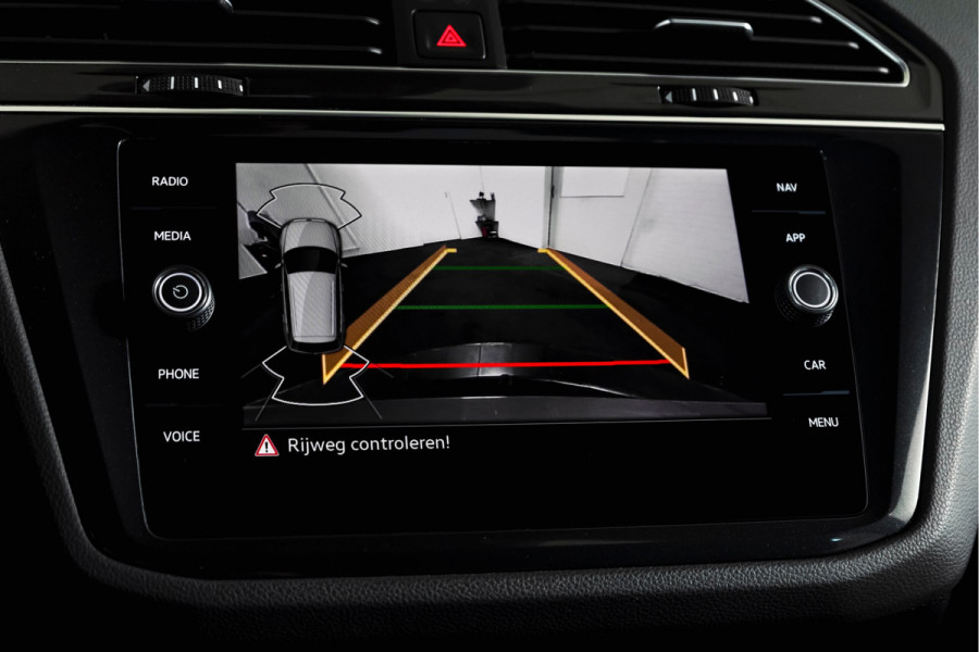 Volkswagen Tiguan 1.4 TSI eHybrid R-Line Business+ | S/K- Panodak | Dig. Cockpit | Adapt. Cockpit | Stoelverw. | PDC | Camera | NAV + App. Connect | ECC | Afn. Trekhaak | Elek. Klep | LM  19" |