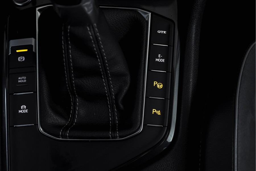 Volkswagen Tiguan 1.4 TSI eHybrid R-Line Business+ | S/K- Panodak | Dig. Cockpit | Adapt. Cockpit | Stoelverw. | PDC | Camera | NAV + App. Connect | ECC | Afn. Trekhaak | Elek. Klep | LM  19" |