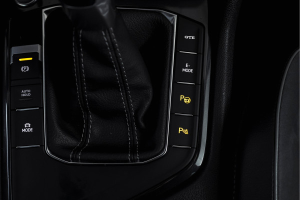 Volkswagen Tiguan 1.4 TSI eHybrid R-Line Business+ | S/K- Panodak | Dig. Cockpit | Adapt. Cockpit | Stoelverw. | PDC | Camera | NAV + App. Connect | ECC | Afn. Trekhaak | Elek. Klep | LM  19" |
