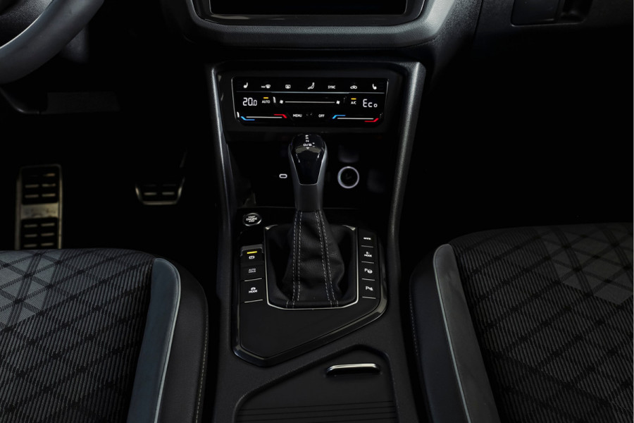 Volkswagen Tiguan 1.4 TSI eHybrid R-Line Business+ | S/K- Panodak | Dig. Cockpit | Adapt. Cockpit | Stoelverw. | PDC | Camera | NAV + App. Connect | ECC | Afn. Trekhaak | Elek. Klep | LM  19" |