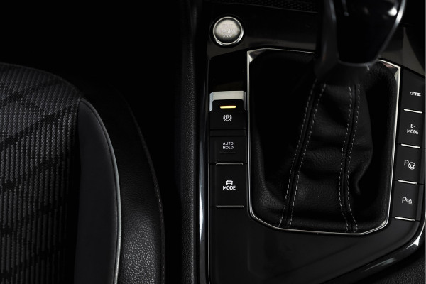Volkswagen Tiguan 1.4 TSI eHybrid R-Line Business+ | S/K- Panodak | Dig. Cockpit | Adapt. Cockpit | Stoelverw. | PDC | Camera | NAV + App. Connect | ECC | Afn. Trekhaak | Elek. Klep | LM  19" |