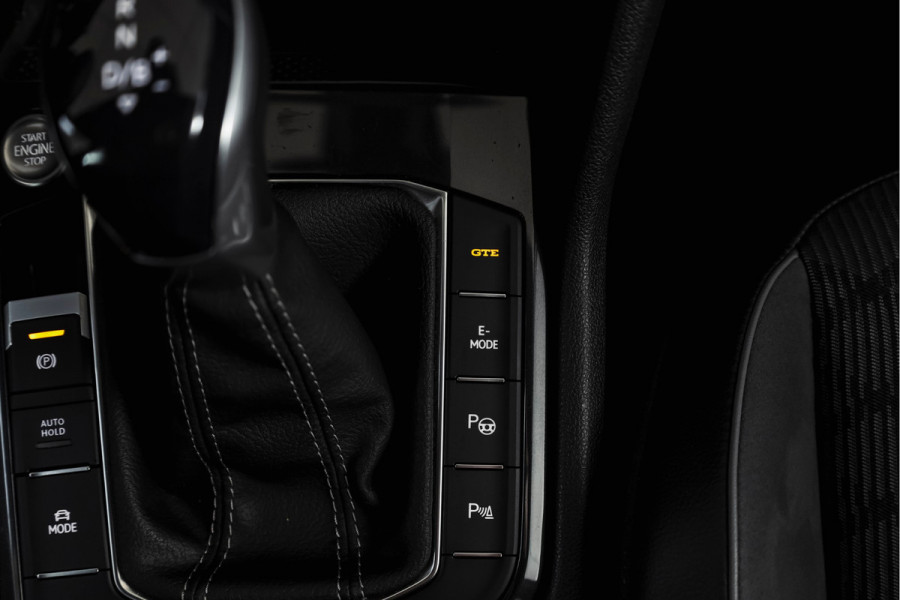 Volkswagen Tiguan 1.4 TSI eHybrid R-Line Business+ | S/K- Panodak | Dig. Cockpit | Adapt. Cockpit | Stoelverw. | PDC | Camera | NAV + App. Connect | ECC | Afn. Trekhaak | Elek. Klep | LM  19" |