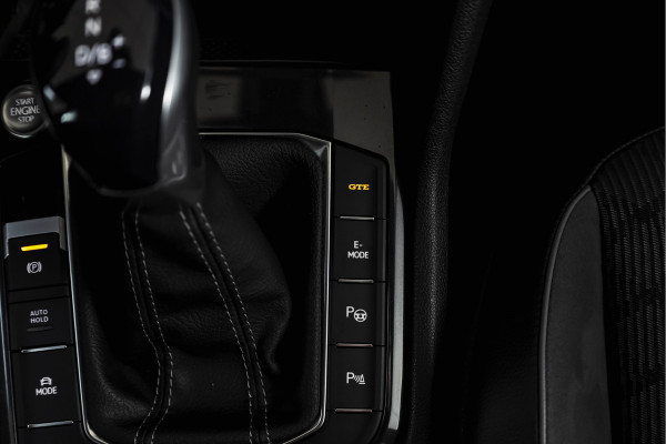 Volkswagen Tiguan 1.4 TSI eHybrid R-Line Business+ | S/K- Panodak | Dig. Cockpit | Adapt. Cockpit | Stoelverw. | PDC | Camera | NAV + App. Connect | ECC | Afn. Trekhaak | Elek. Klep | LM  19" |