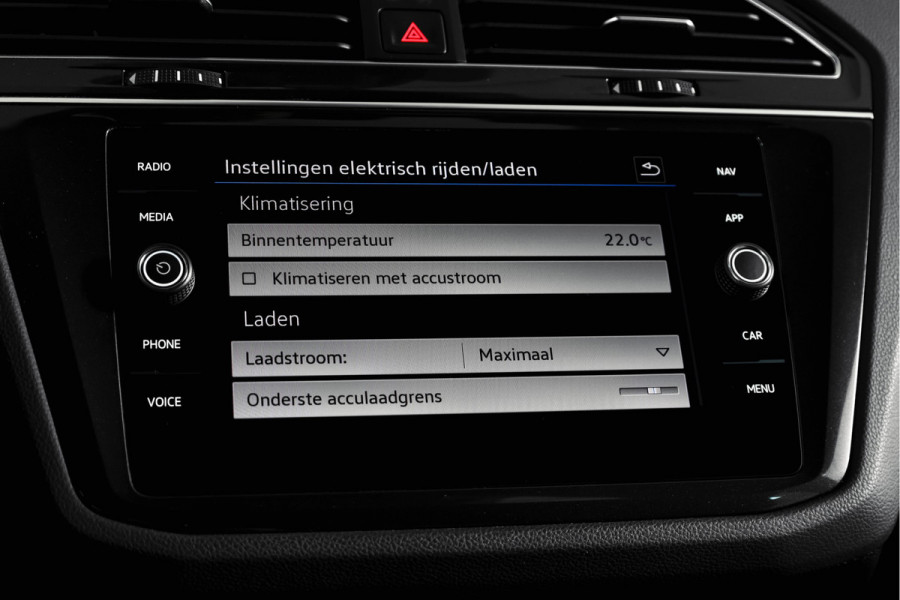 Volkswagen Tiguan 1.4 TSI eHybrid R-Line Business+ | S/K- Panodak | Dig. Cockpit | Adapt. Cockpit | Stoelverw. | PDC | Camera | NAV + App. Connect | ECC | Afn. Trekhaak | Elek. Klep | LM  19" |