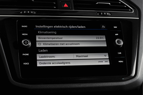Volkswagen Tiguan 1.4 TSI eHybrid R-Line Business+ | S/K- Panodak | Dig. Cockpit | Adapt. Cockpit | Stoelverw. | PDC | Camera | NAV + App. Connect | ECC | Afn. Trekhaak | Elek. Klep | LM  19" |