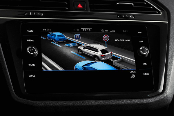 Volkswagen Tiguan 1.4 TSI eHybrid R-Line Business+ | S/K- Panodak | Dig. Cockpit | Adapt. Cockpit | Stoelverw. | PDC | Camera | NAV + App. Connect | ECC | Afn. Trekhaak | Elek. Klep | LM  19" |