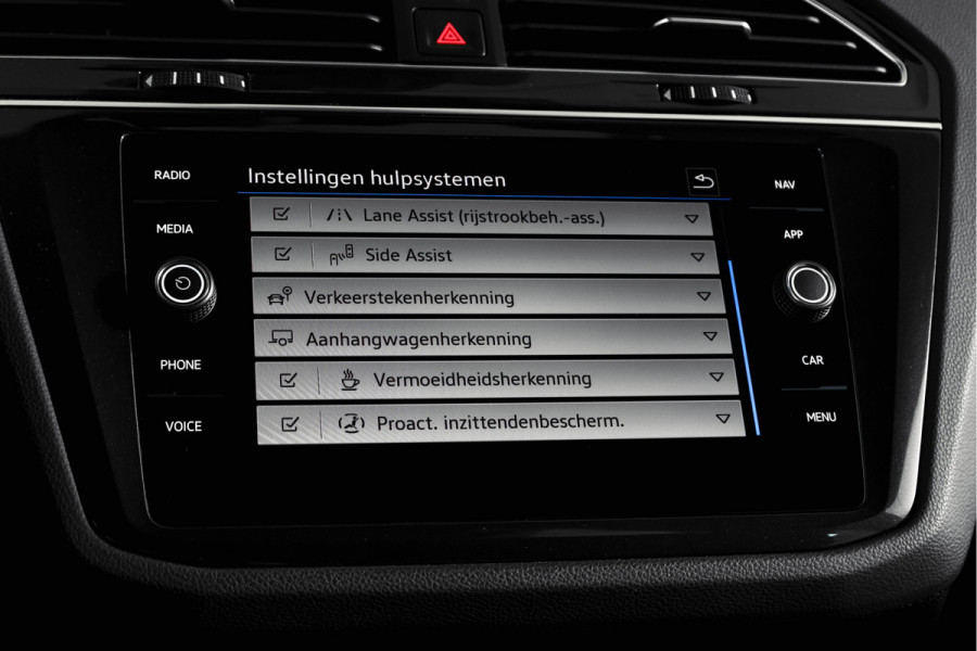 Volkswagen Tiguan 1.4 TSI eHybrid R-Line Business+ | S/K- Panodak | Dig. Cockpit | Adapt. Cockpit | Stoelverw. | PDC | Camera | NAV + App. Connect | ECC | Afn. Trekhaak | Elek. Klep | LM  19" |