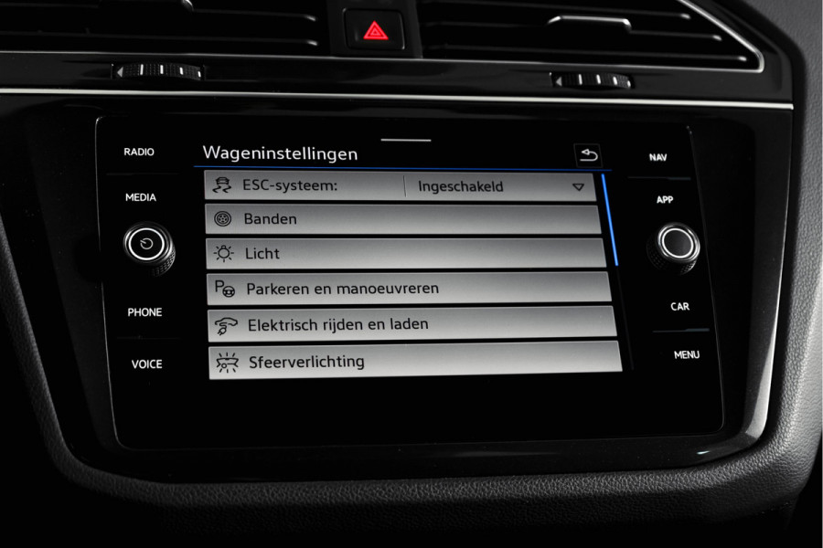 Volkswagen Tiguan 1.4 TSI eHybrid R-Line Business+ | S/K- Panodak | Dig. Cockpit | Adapt. Cockpit | Stoelverw. | PDC | Camera | NAV + App. Connect | ECC | Afn. Trekhaak | Elek. Klep | LM  19" |