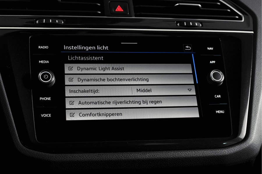 Volkswagen Tiguan 1.4 TSI eHybrid R-Line Business+ | S/K- Panodak | Dig. Cockpit | Adapt. Cockpit | Stoelverw. | PDC | Camera | NAV + App. Connect | ECC | Afn. Trekhaak | Elek. Klep | LM  19" |