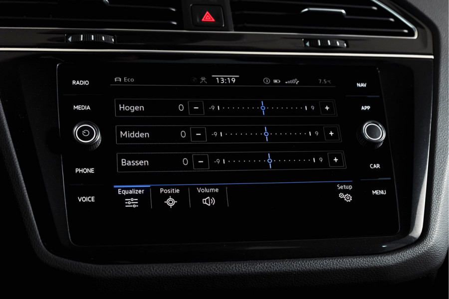 Volkswagen Tiguan 1.4 TSI eHybrid R-Line Business+ | S/K- Panodak | Dig. Cockpit | Adapt. Cockpit | Stoelverw. | PDC | Camera | NAV + App. Connect | ECC | Afn. Trekhaak | Elek. Klep | LM  19" |