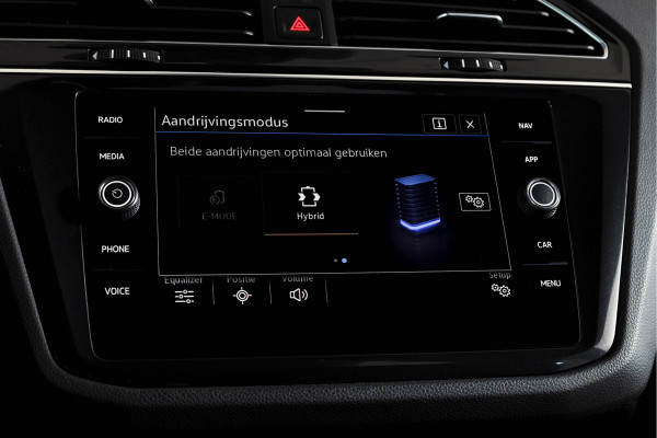 Volkswagen Tiguan 1.4 TSI eHybrid R-Line Business+ | S/K- Panodak | Dig. Cockpit | Adapt. Cockpit | Stoelverw. | PDC | Camera | NAV + App. Connect | ECC | Afn. Trekhaak | Elek. Klep | LM  19" |