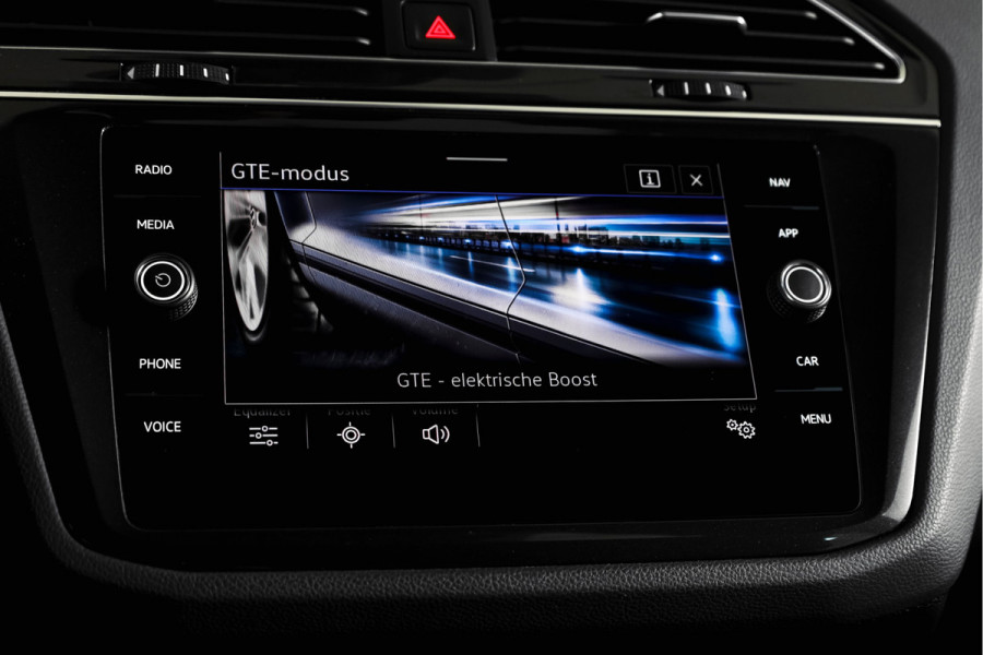 Volkswagen Tiguan 1.4 TSI eHybrid R-Line Business+ | S/K- Panodak | Dig. Cockpit | Adapt. Cockpit | Stoelverw. | PDC | Camera | NAV + App. Connect | ECC | Afn. Trekhaak | Elek. Klep | LM  19" |