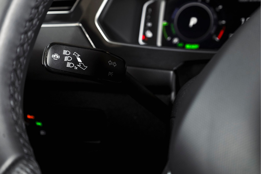 Volkswagen Tiguan 1.4 TSI eHybrid R-Line Business+ | S/K- Panodak | Dig. Cockpit | Adapt. Cockpit | Stoelverw. | PDC | Camera | NAV + App. Connect | ECC | Afn. Trekhaak | Elek. Klep | LM  19" |
