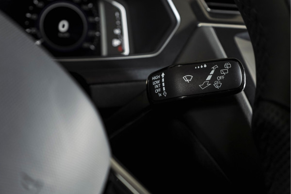 Volkswagen Tiguan 1.4 TSI eHybrid R-Line Business+ | S/K- Panodak | Dig. Cockpit | Adapt. Cockpit | Stoelverw. | PDC | Camera | NAV + App. Connect | ECC | Afn. Trekhaak | Elek. Klep | LM  19" |