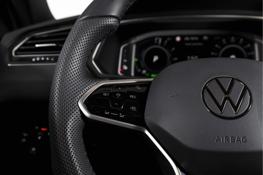 Volkswagen Tiguan 1.4 TSI eHybrid R-Line Business+ | S/K- Panodak | Dig. Cockpit | Adapt. Cockpit | Stoelverw. | PDC | Camera | NAV + App. Connect | ECC | Afn. Trekhaak | Elek. Klep | LM  19" |
