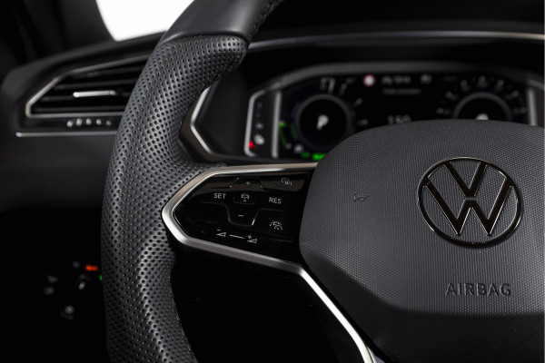 Volkswagen Tiguan 1.4 TSI eHybrid R-Line Business+ | S/K- Panodak | Dig. Cockpit | Adapt. Cockpit | Stoelverw. | PDC | Camera | NAV + App. Connect | ECC | Afn. Trekhaak | Elek. Klep | LM  19" |