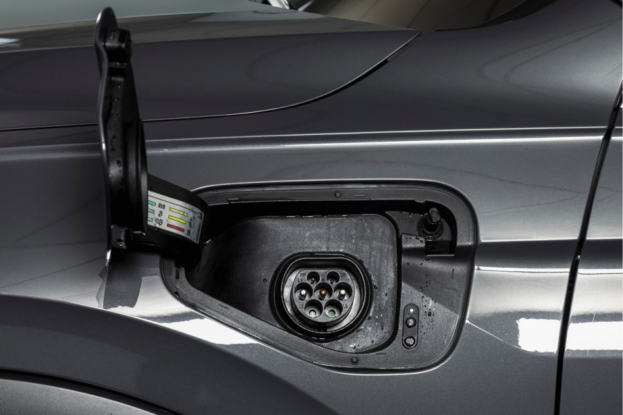 Volkswagen Tiguan 1.4 TSI eHybrid R-Line Business+ | S/K- Panodak | Dig. Cockpit | Adapt. Cockpit | Stoelverw. | PDC | Camera | NAV + App. Connect | ECC | Afn. Trekhaak | Elek. Klep | LM  19" |